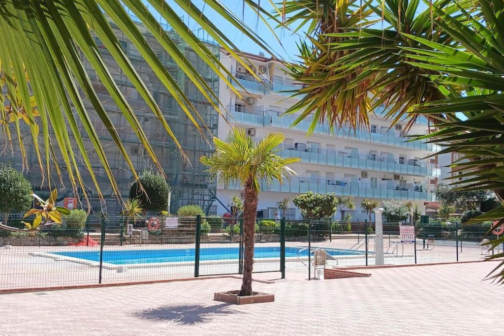 Alegre Apto Con Piscina, A 300M De La Playa. Blanes Bagian luar foto