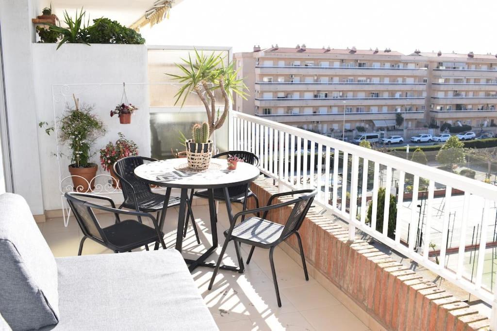 Alegre Apto Con Piscina, A 300M De La Playa. Blanes Bagian luar foto